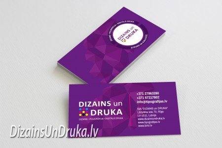 dizainsundruka-2 Фиолетовые визитки, иллюстрирующие услуги дизайна и печати высокого качества