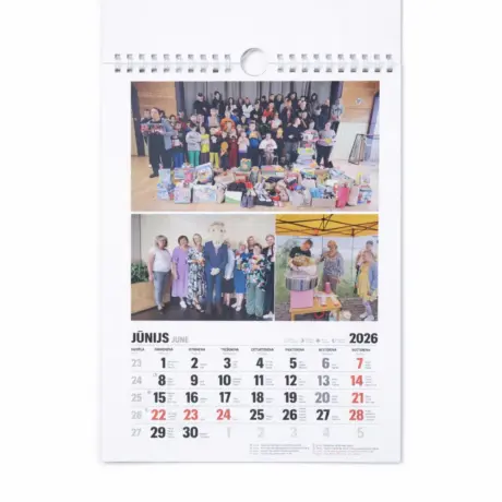 Pāršķiramais sienas kalendārs ar spirāli un fotogrāfijām 2026. gada jūnijam
