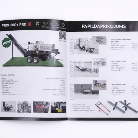 Atvērts tehnikas katalogs kā brošūru izgatavošanas un drukas paraugs