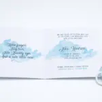 Individuāla dizaina apsveikuma kartīte jaundzimušajam ar zilu akvareli un mānekli