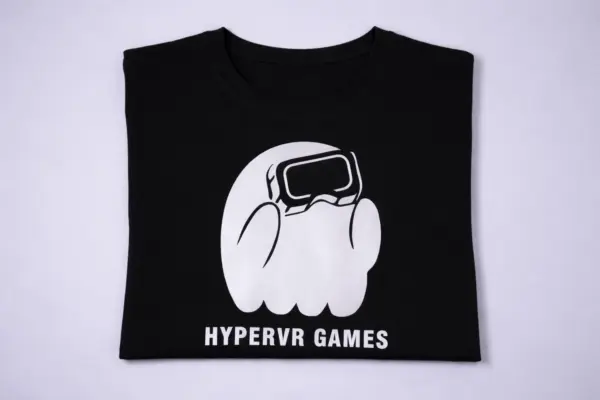 Melns T-krekls ar apdruku – balts HYPERVR GAMES logo un spoks ar VR brillēm