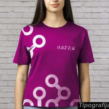 Violets T-krekls ar apdruku – balti ģeometriski apļi un logo