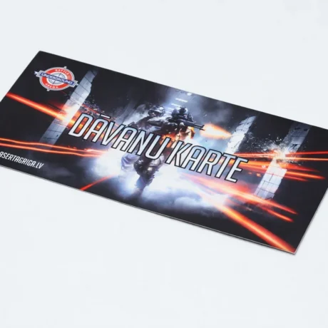 Dāvanu karte ar militāra stila dizainu, dāvanu karšu izgatavošana un druka