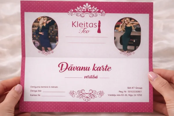 Rozā dāvanu karte ar sieviešu kleitu fotogrāfijām un drukātu vērtības lauku