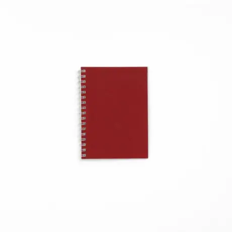 Sarkans bloknots ar spirāli kā bloknotu izgatavošanas paraugs