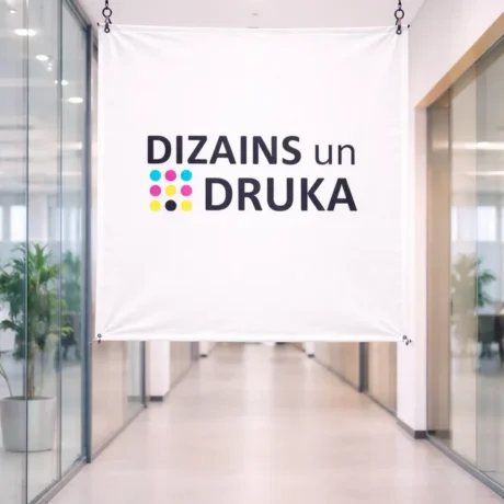 Iekārts balts baneris ar uzrakstu dizains un druka biroja gaitenī