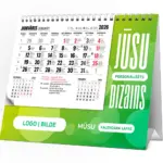 Drukāts zaļš galda kalendārs ar spirāli un personalizētu dizainu